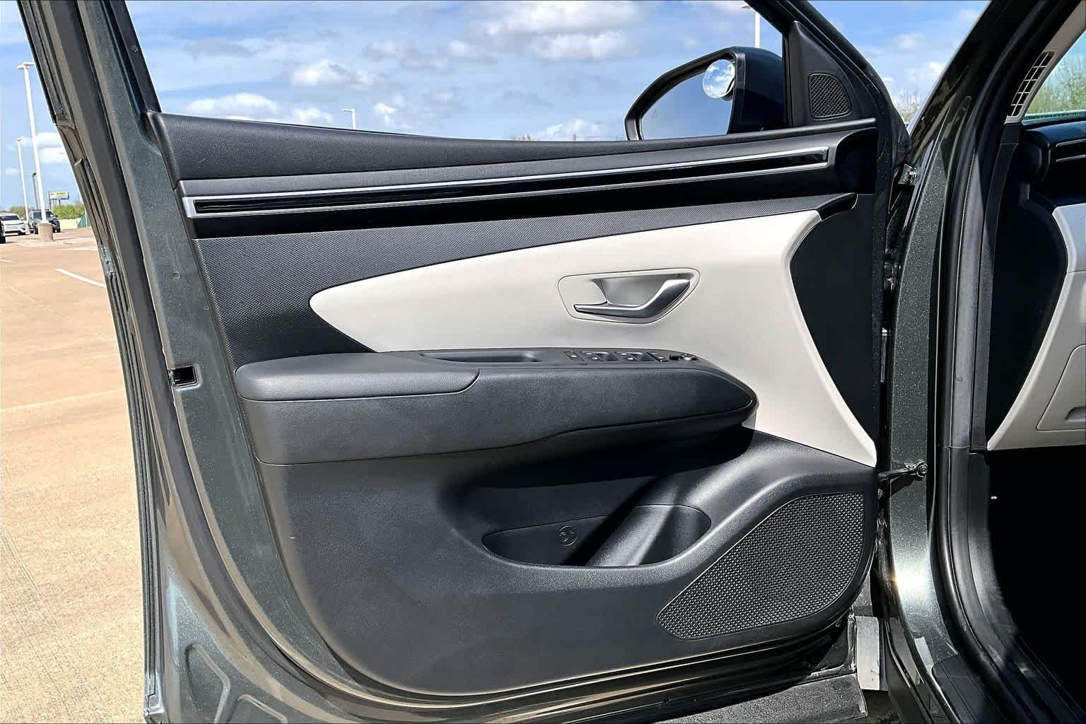 Used 2023 Amazon Gray Hyundai SE image 20