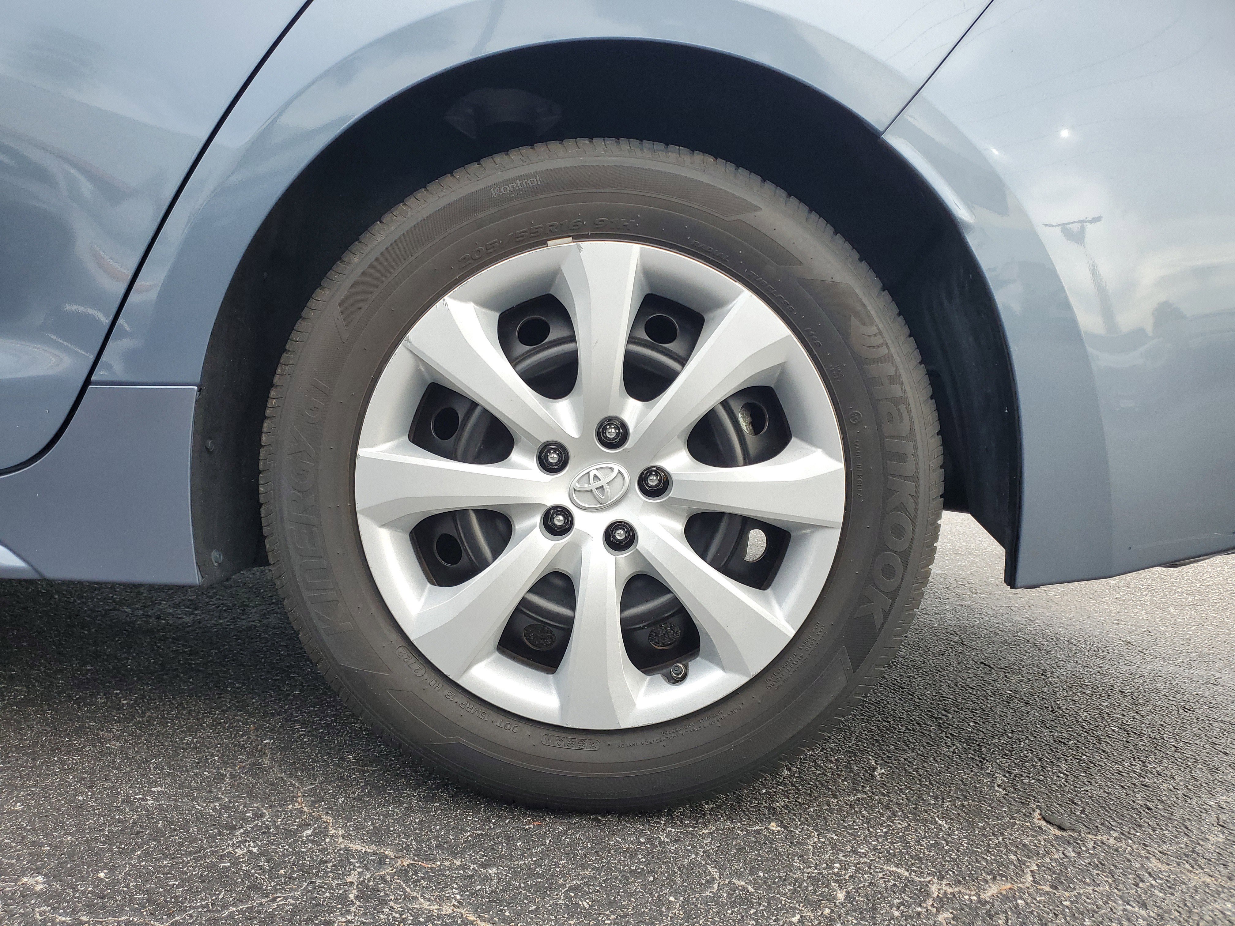 Used 2022  Toyota LE image 7
