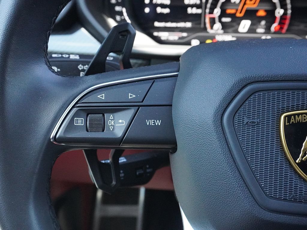 Used 2022 Black Lamborghini Base image 46