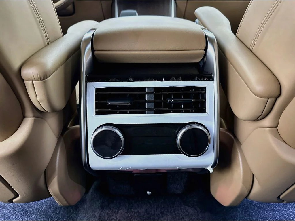 New 2026 Ostuni Pearl White Land Rover SE image 26
