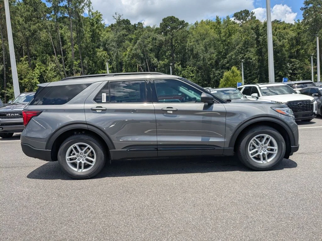 New 2026 Carbonized Gray Metallic Ford Active image 3