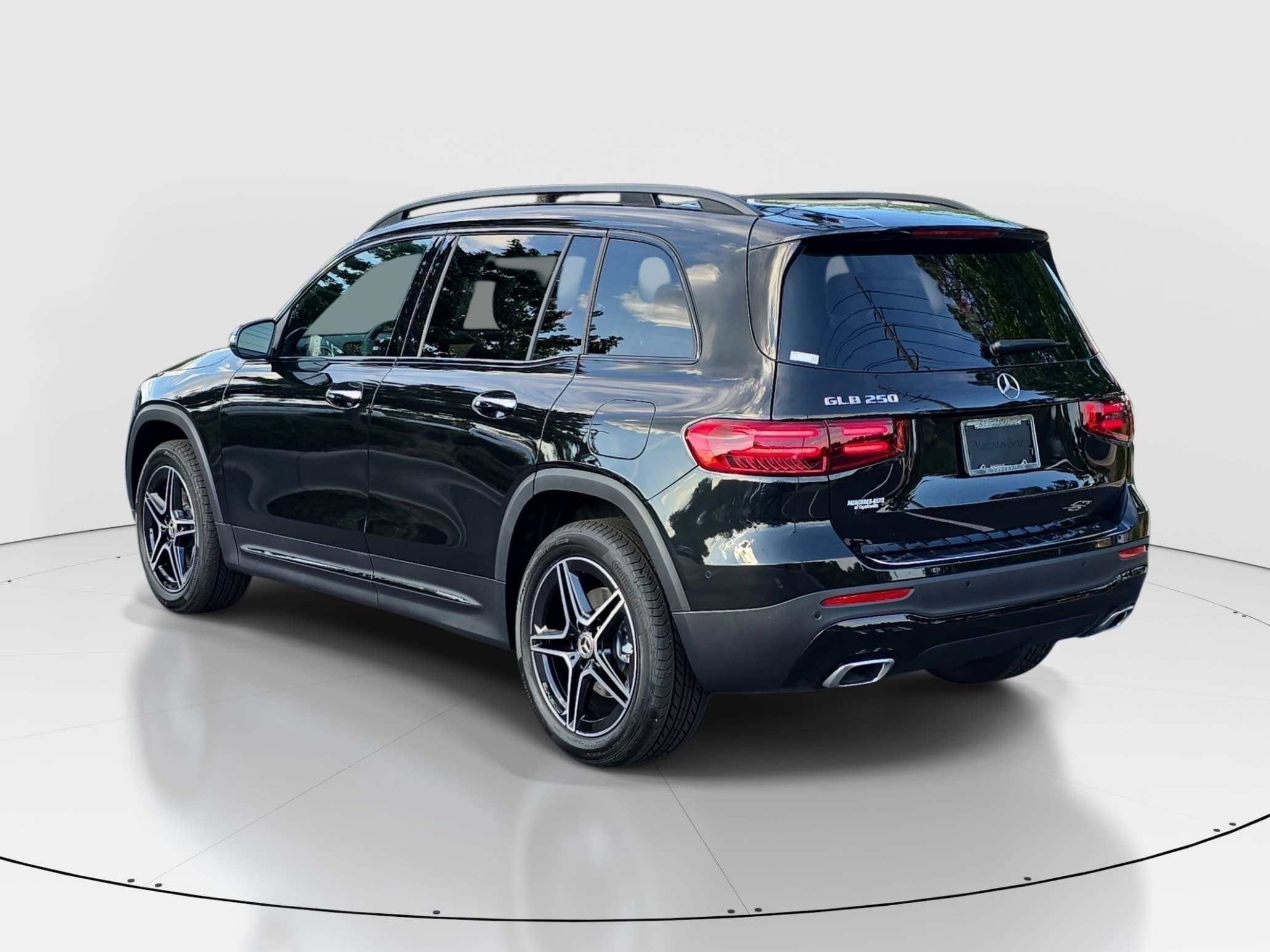 New 2026 Cosmos Black Metallic Mercedes-Benz GLB250 image 7