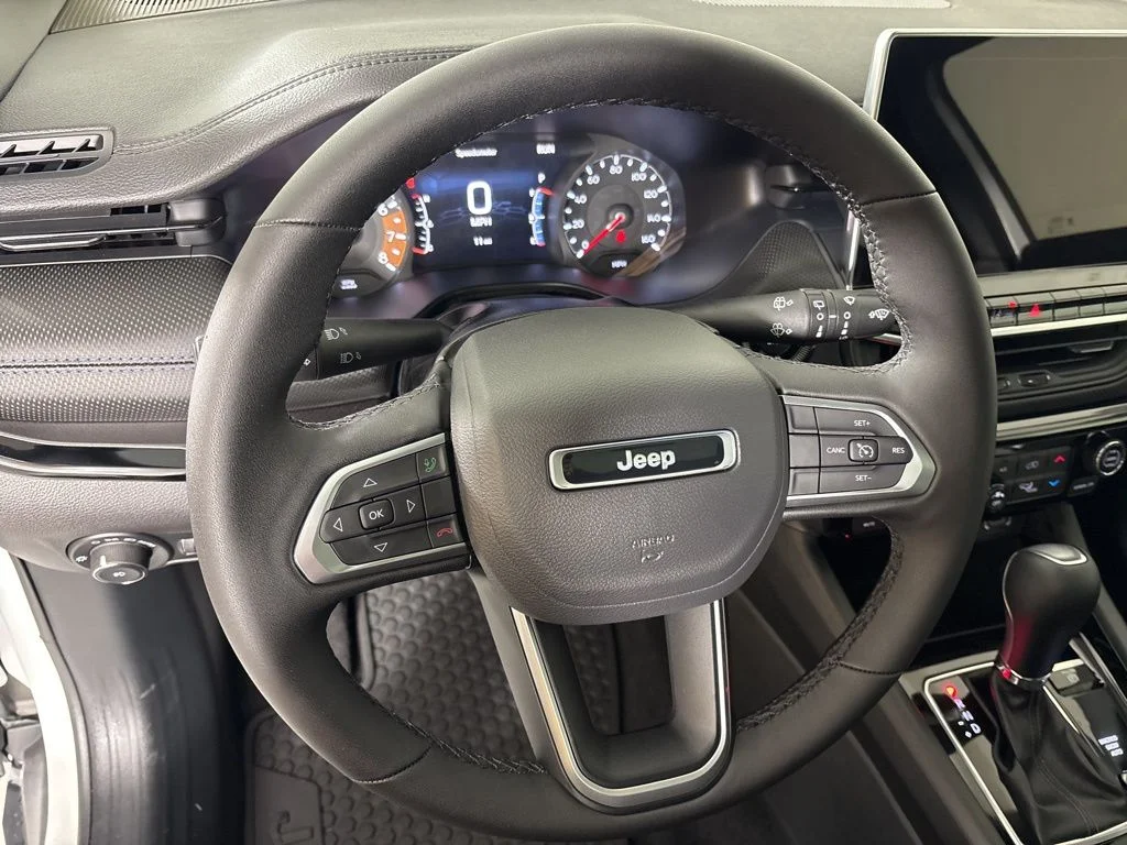 New 2026 White Jeep Latitude image 18
