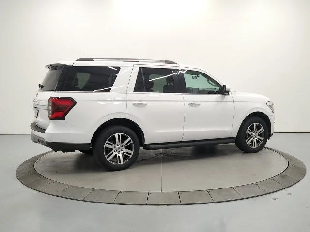Used 2024 White Ford Limited image 9