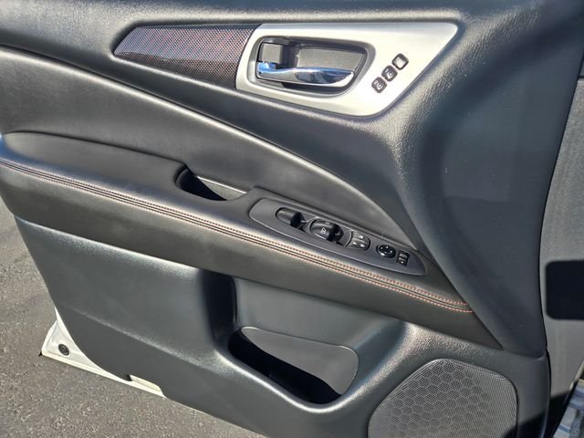 Used 2019 Silver Nissan SL image 19