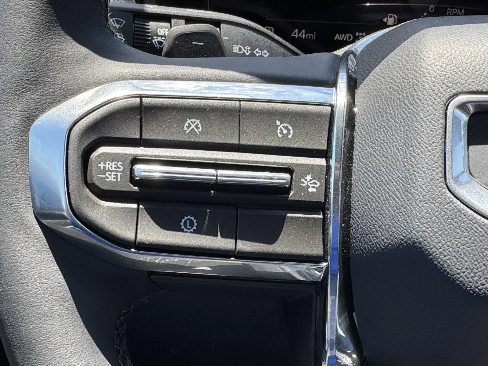 New 2026 Sterling Metallic GMC Elevation image 21