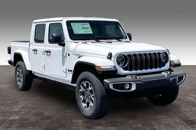 New 2026 Bright White Clear-Coat Exterior Paint Jeep Sahara image 2