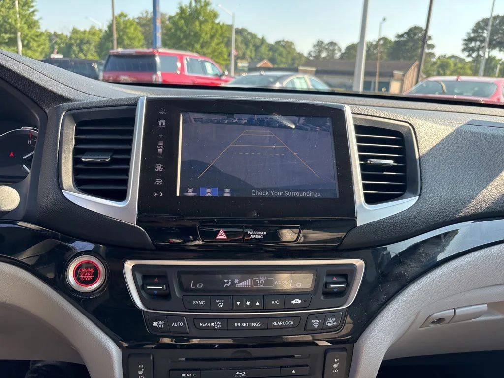 Used 2017  Honda Touring image 17