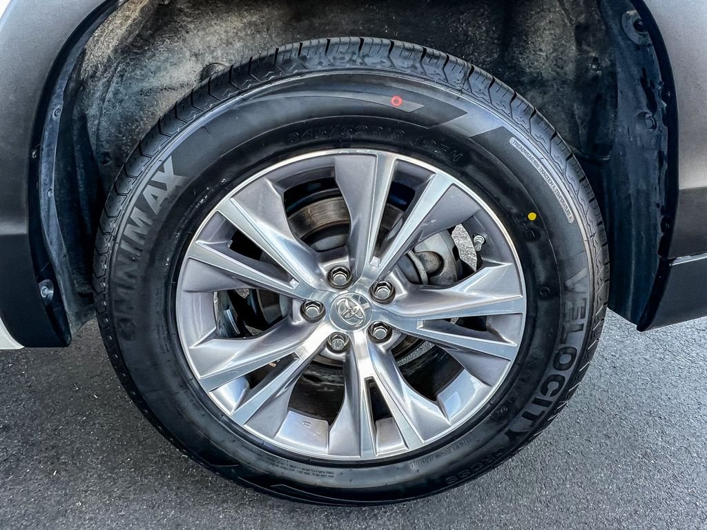 Used 2015 Blizzard Pearl Toyota LE Plus V6 image 9