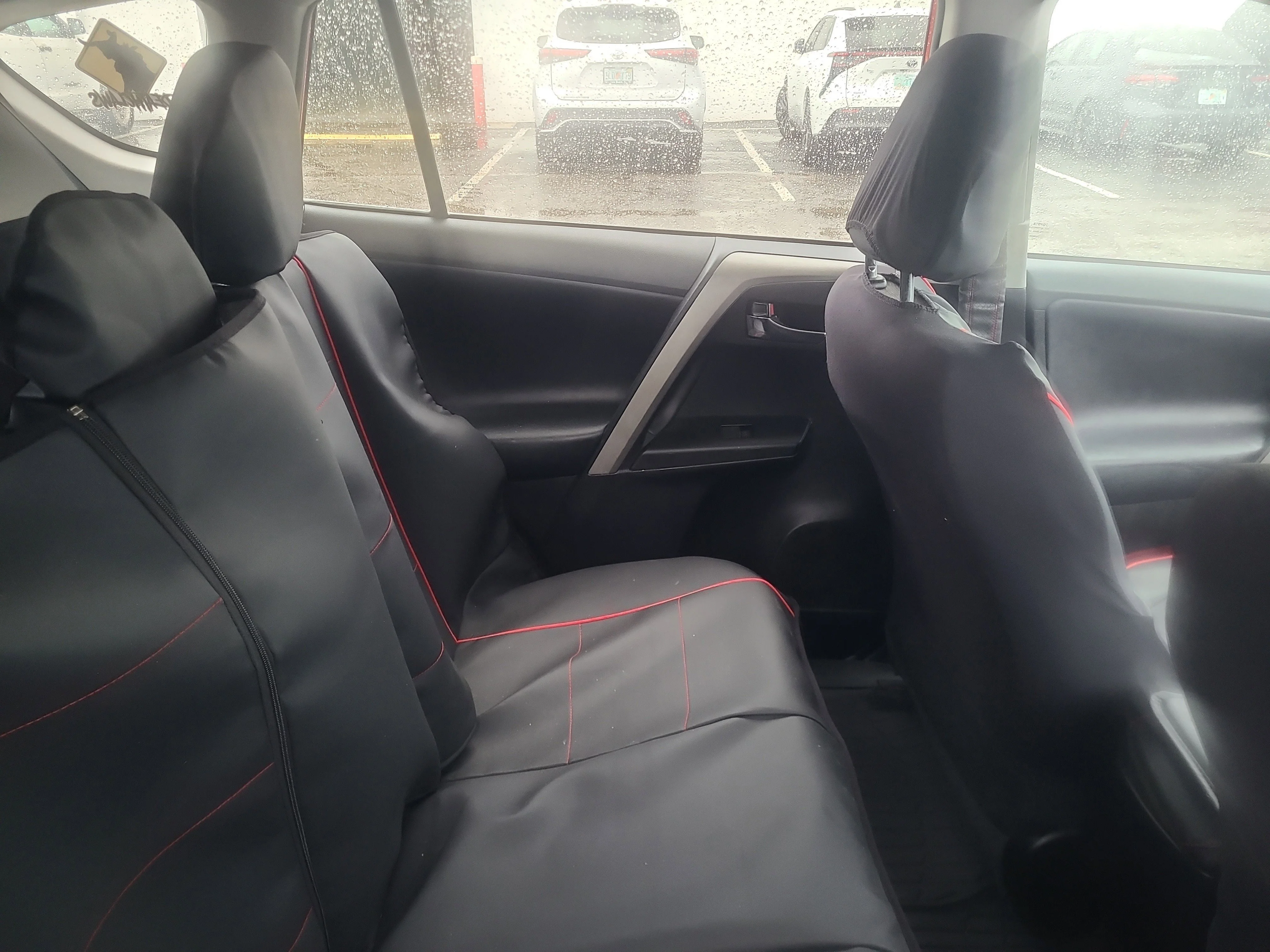 Used 2017  Toyota XLE image 3