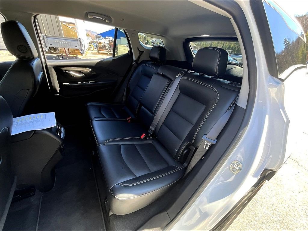 Used 2024 White GMC SLT image 15