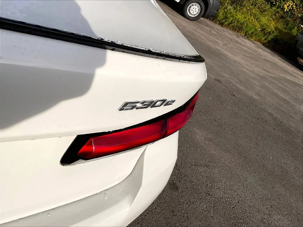 Used 2023 White BMW 530e iPerformance image 29