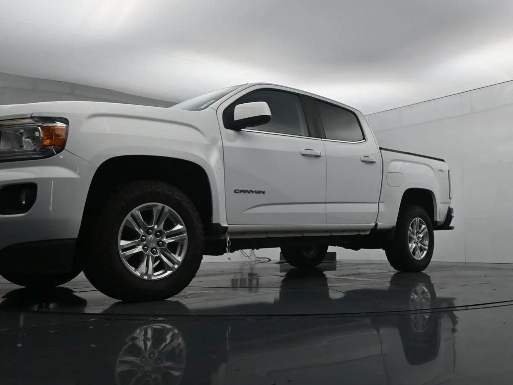Used 2020 White GMC SLE1 image 34