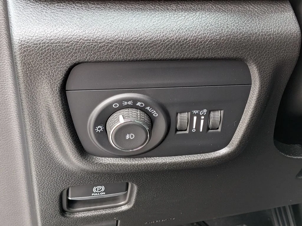 Used 2025 Silver Jeep Limited image 16