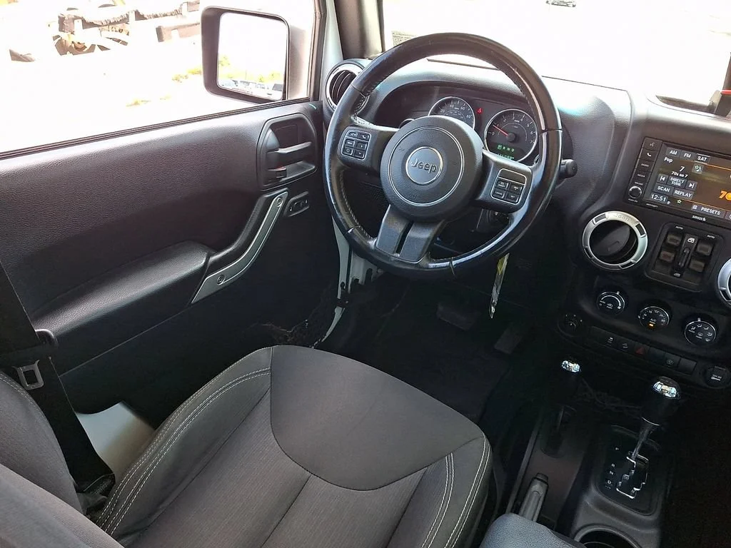 Used 2018 Bright White Clearcoat Jeep Sahara image 15