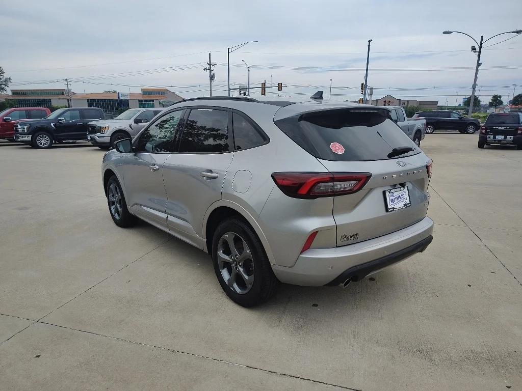 Used 2024 Iconic Silver Metallic Ford ST-Line image 8