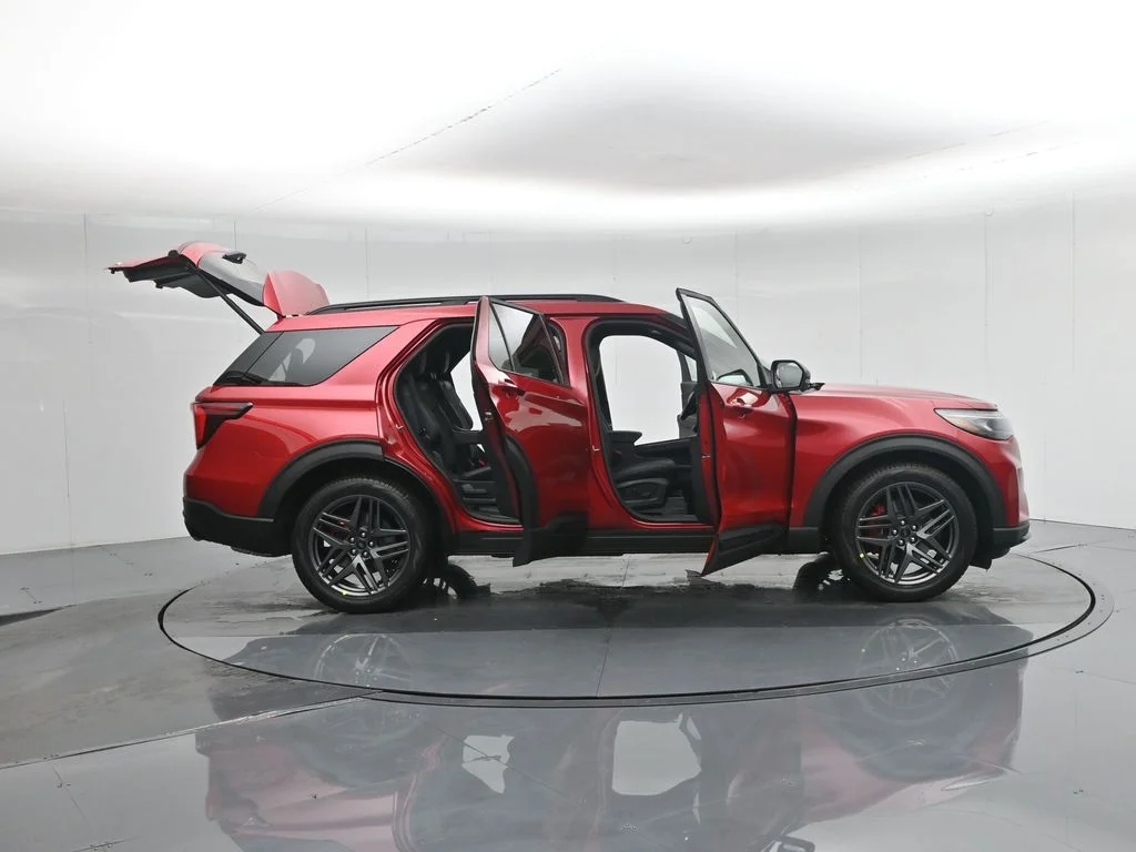 New 2026 Rapid Red Metallic Tinted Clearcoat Ford ST image 4