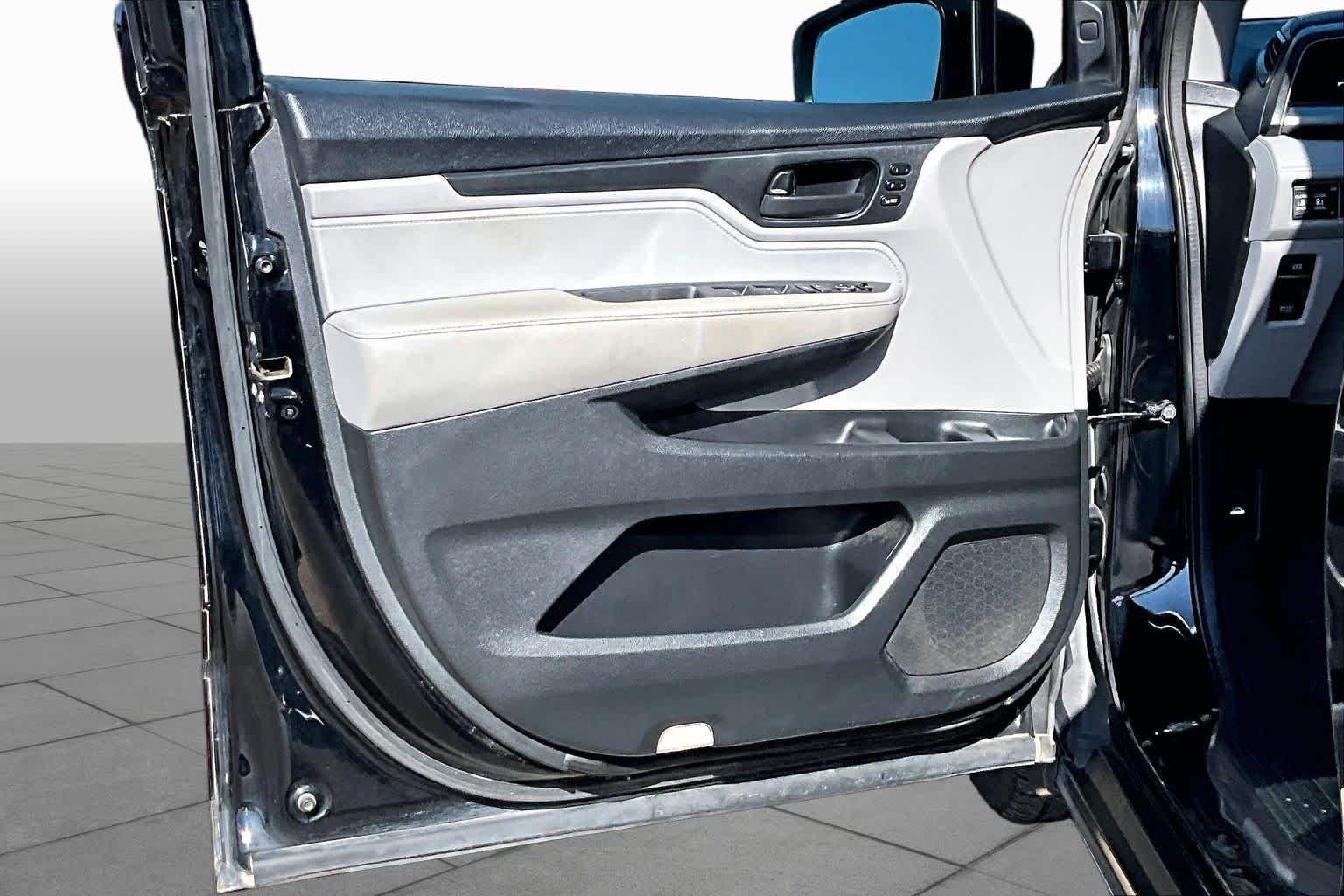 Used 2018 BLACK Honda EX-L image 21
