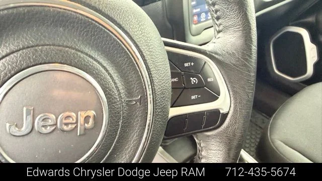 Used 2020 Gray Jeep Latitude image 15