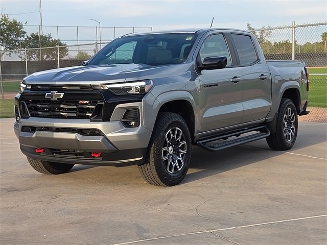 2024 Chevrolet Colorado Z71 photo 2