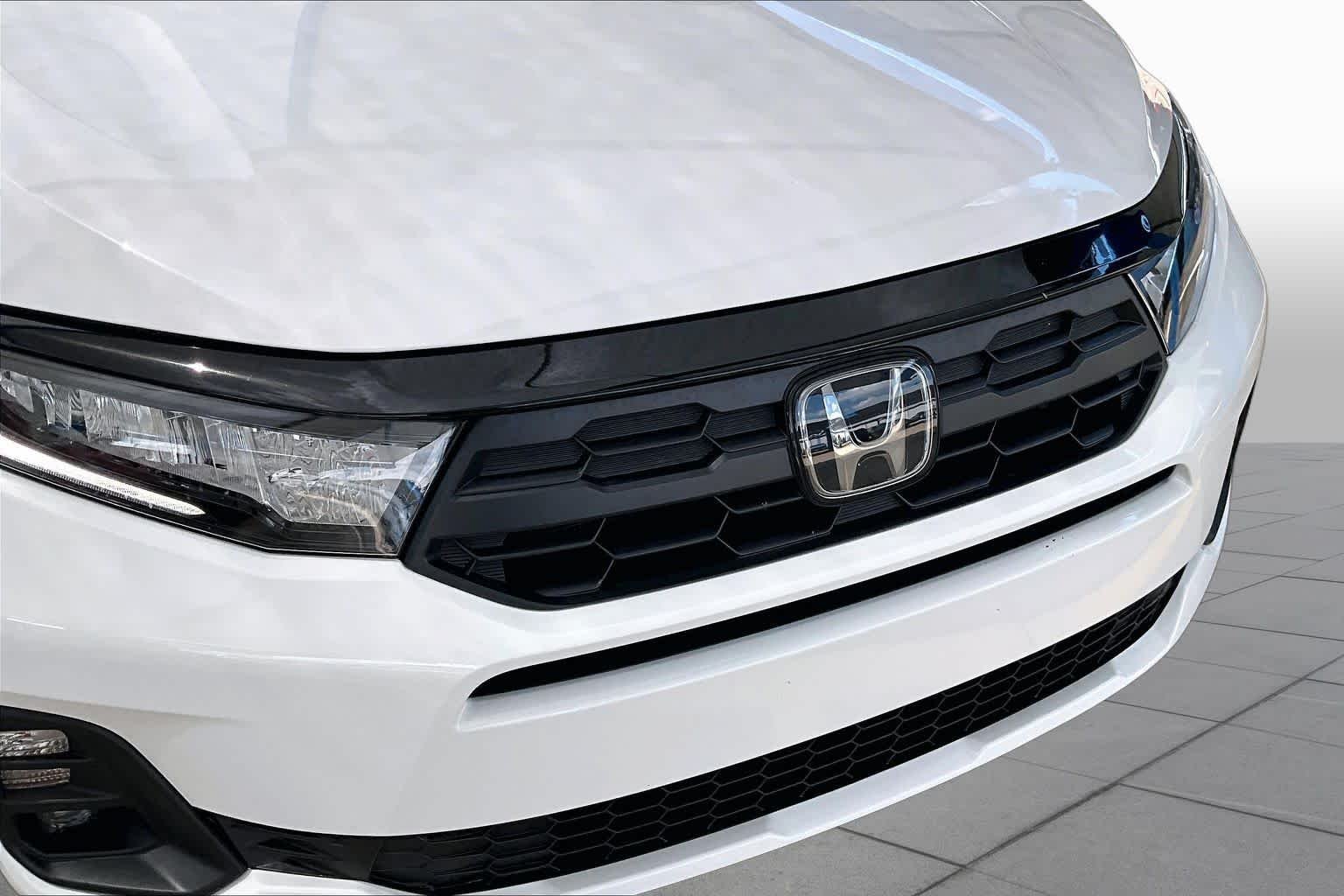 Used 2025 Platinum White Pearl Honda Sport-L image 30
