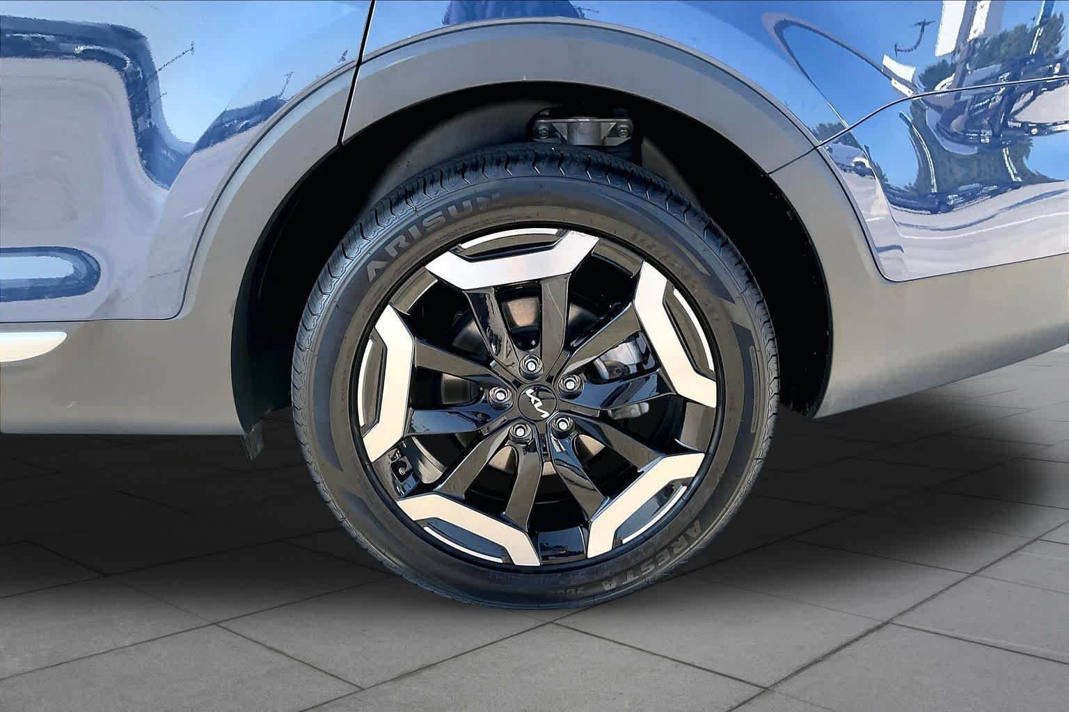 Used 2025 Midnight Lake Blue Kia S image 10