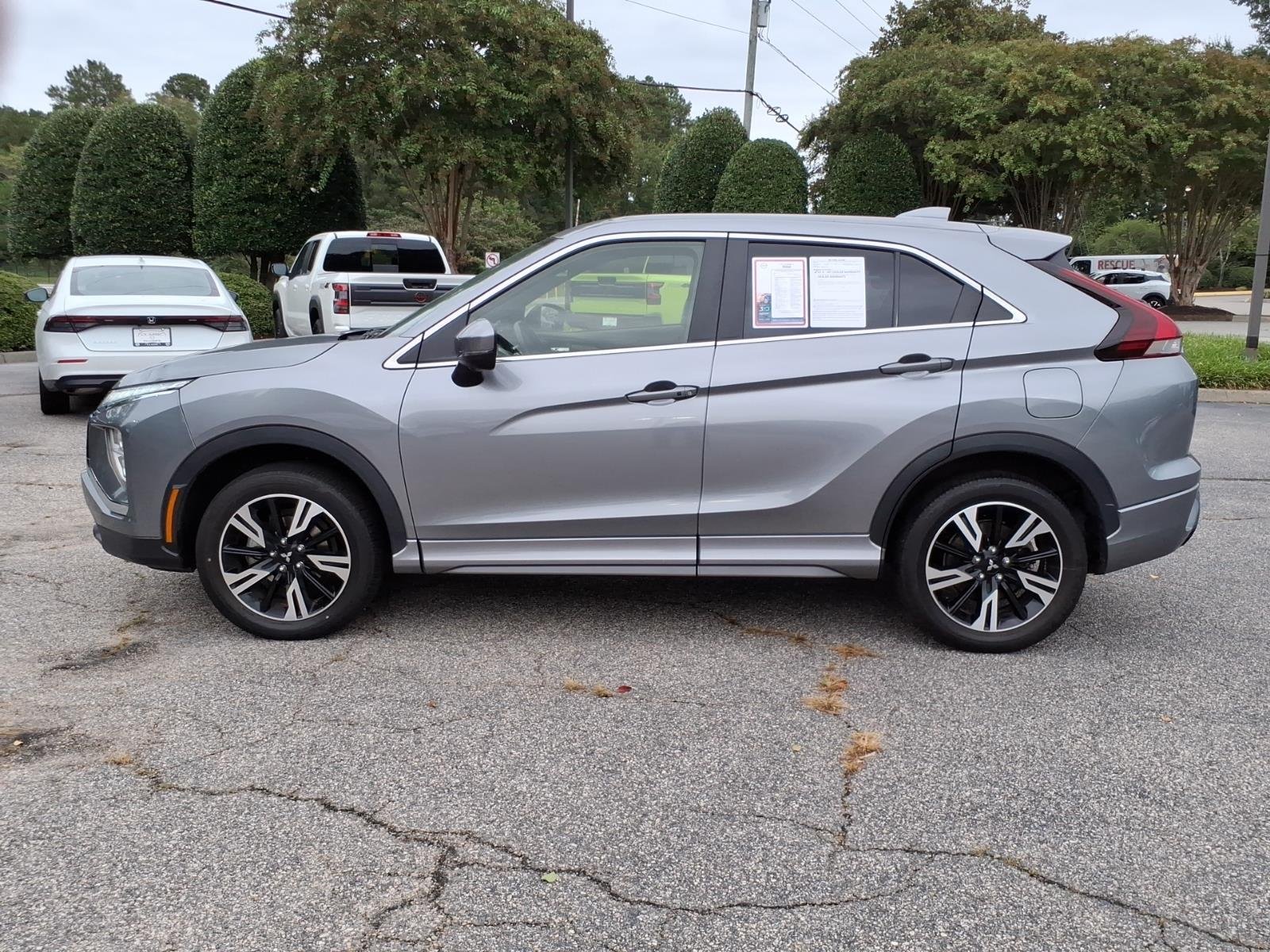Used 2024  MITSUBISHI  image 3