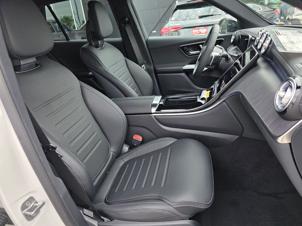 New 2026 Polar White Mercedes-Benz GLC 300 image 19