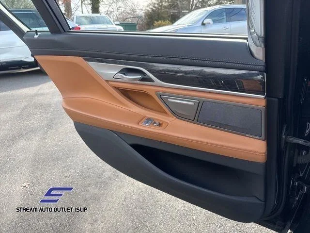 2022 BMW 7 Series 750i - Photo 33
