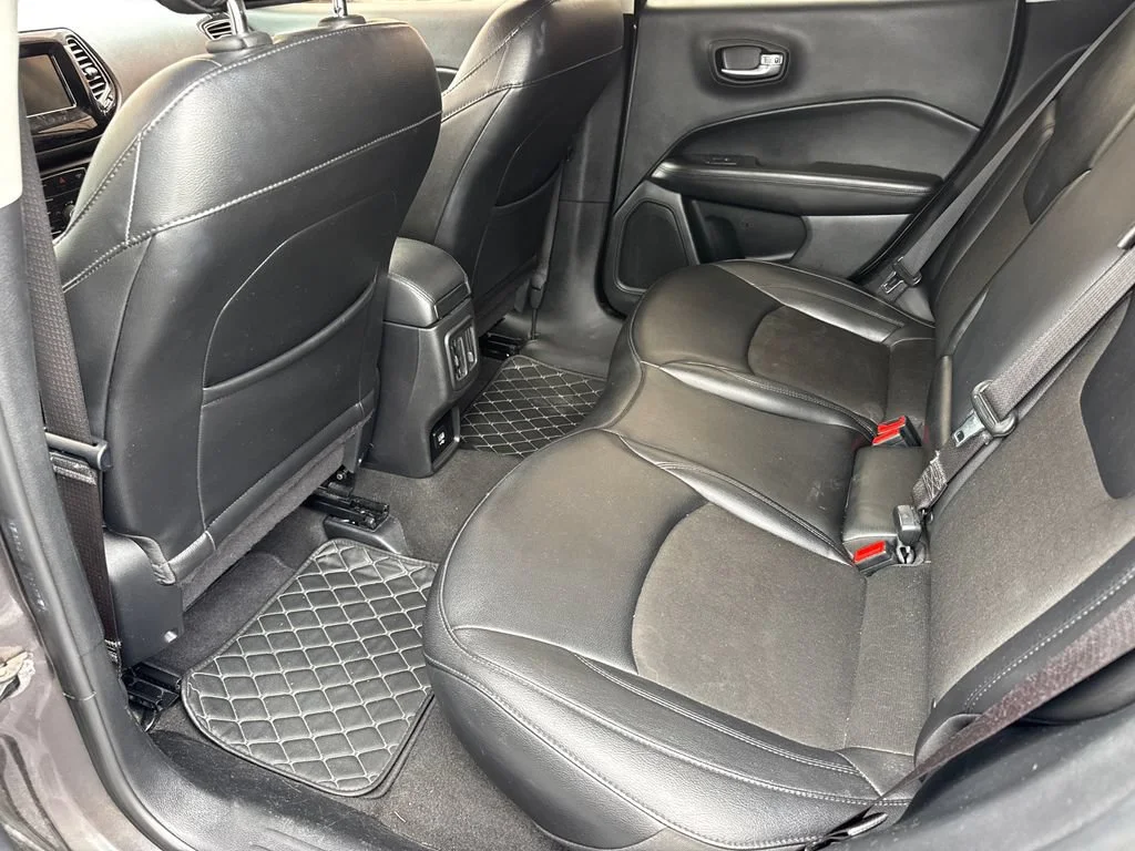 Used 2021  Jeep Altitude image 15