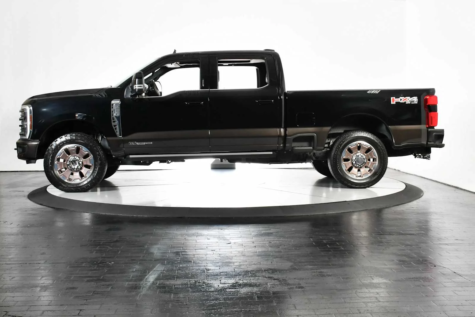 Pre-Owned 2024 Ford Super Duty F-250 Pickup King Ranch Crew Cab