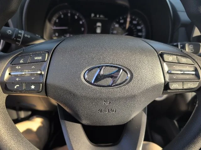 Used 2023 White Hyundai SEL image 19