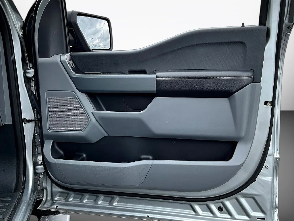 Used 2023 Silver Metallic Ford XLT image 29