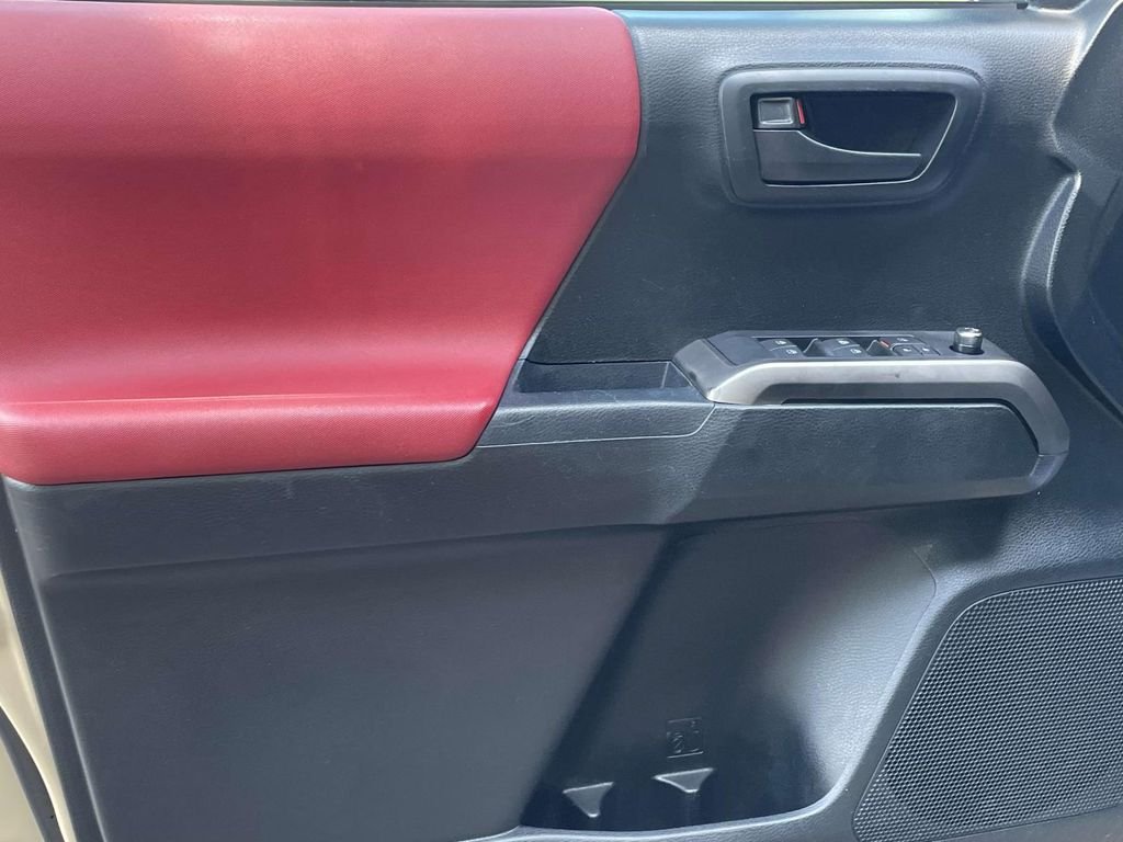 Used 2017  Toyota SR5 image 13