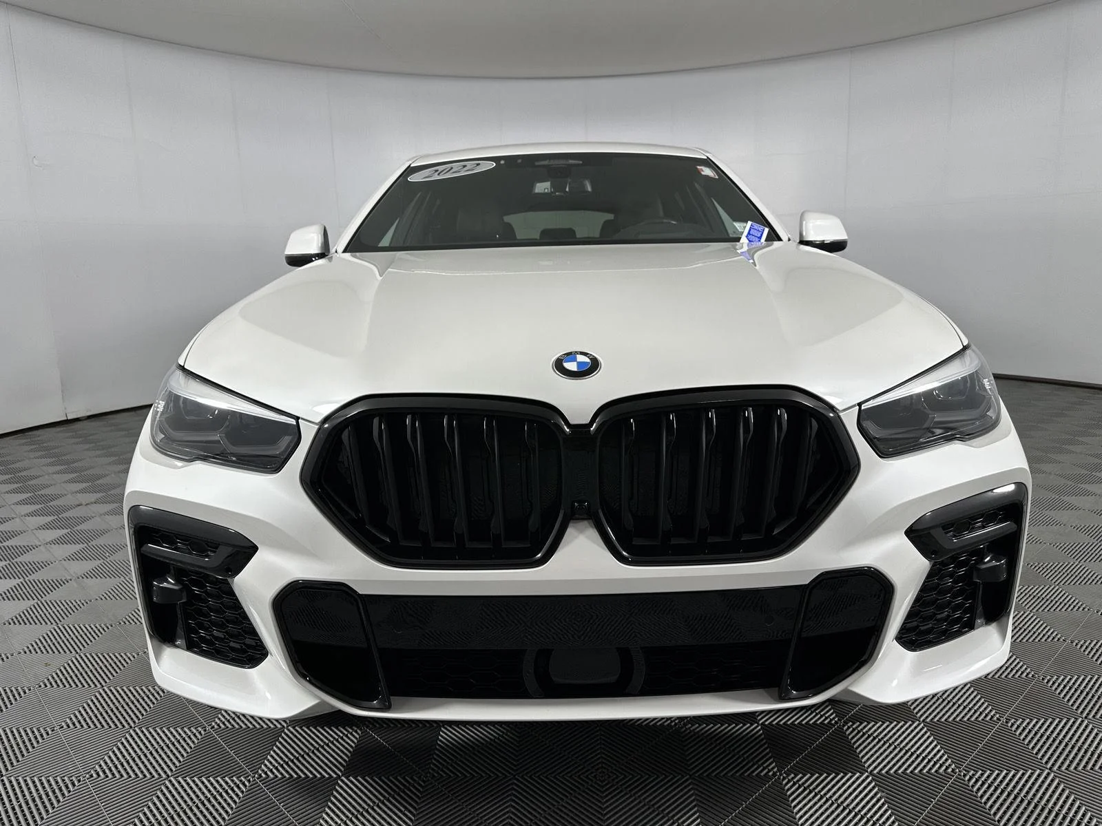 Used 2022 Mineral White Metallic BMW xDrive40i image 3
