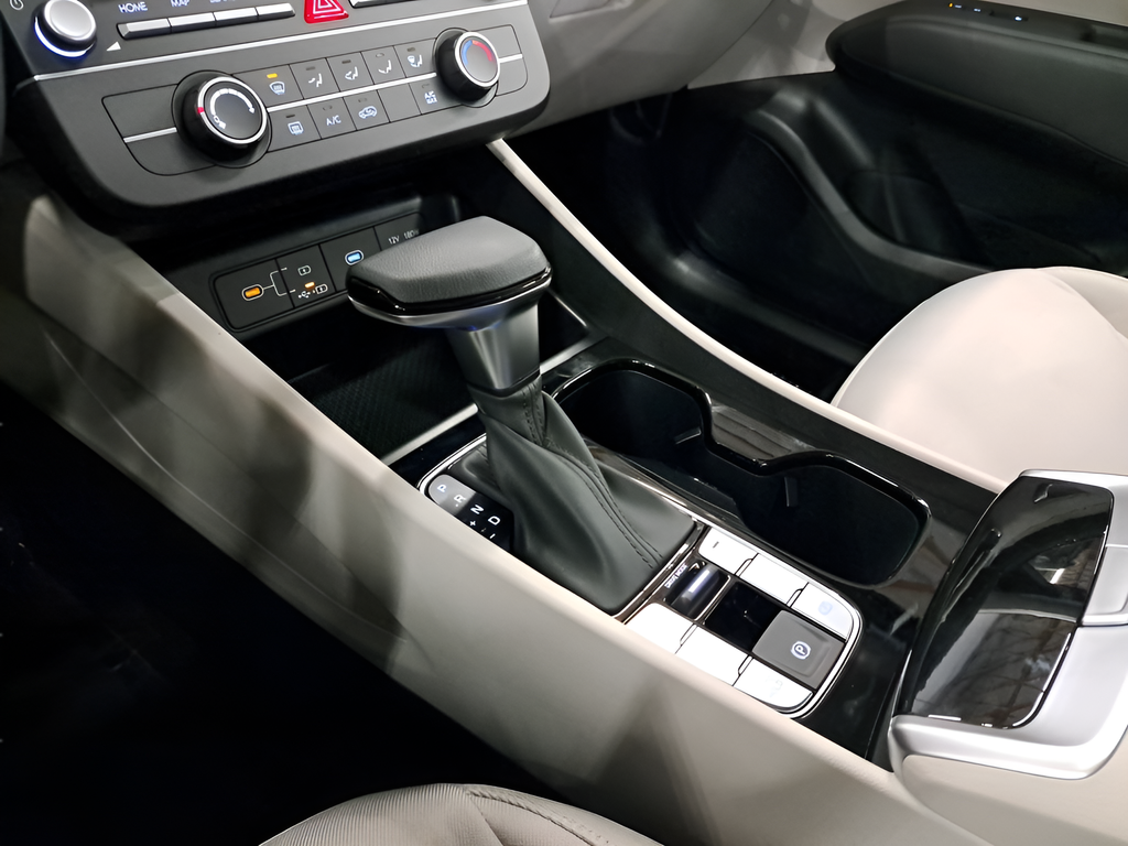 New 2026 Green Hyundai SE image 28