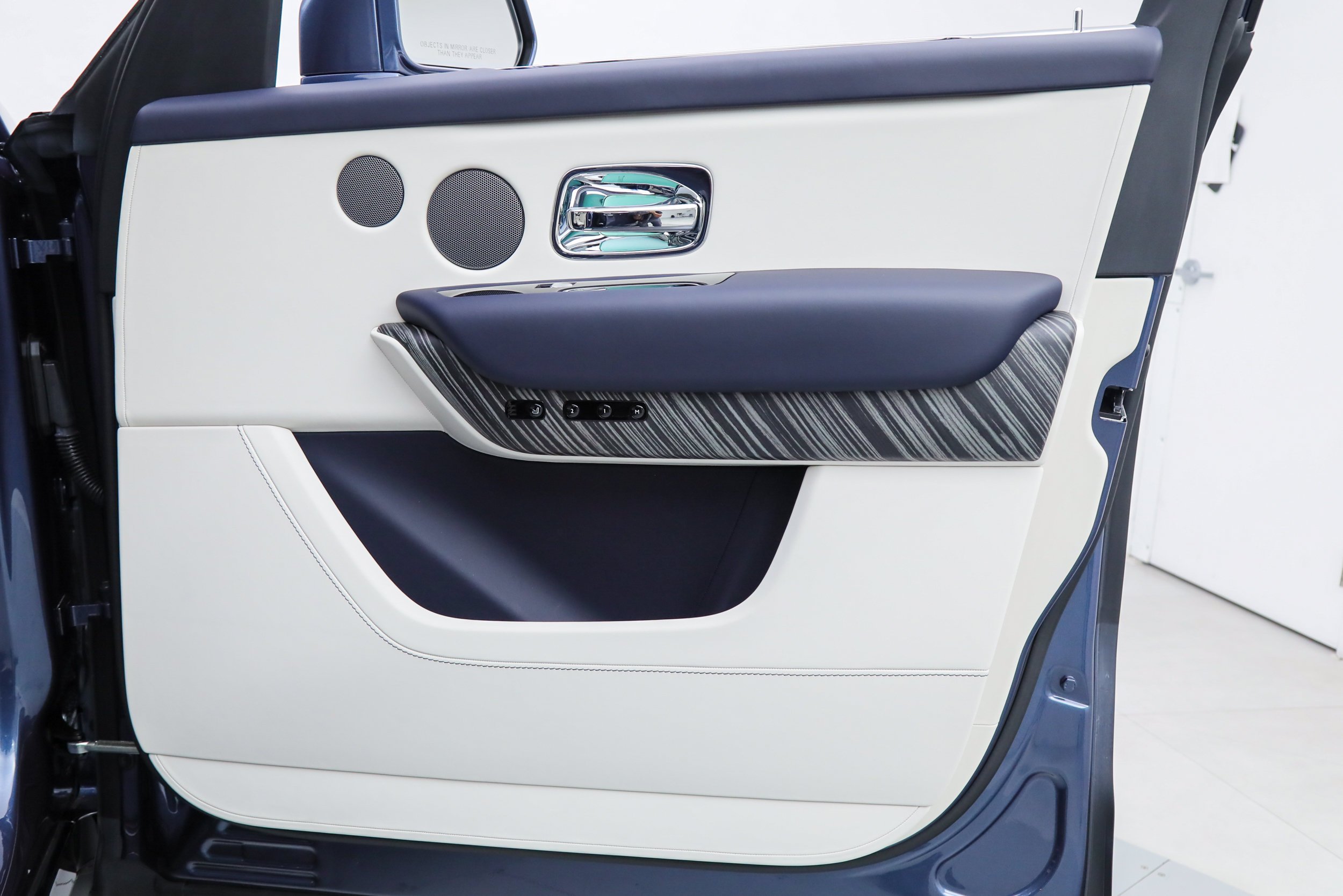 Used 2026 Blue Rolls-Royce  image 17