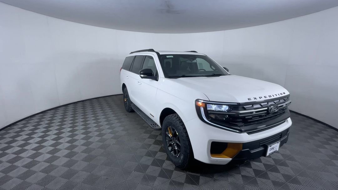 New 2026 Star White Metallic Tri-Coat Ford Tremor image 2