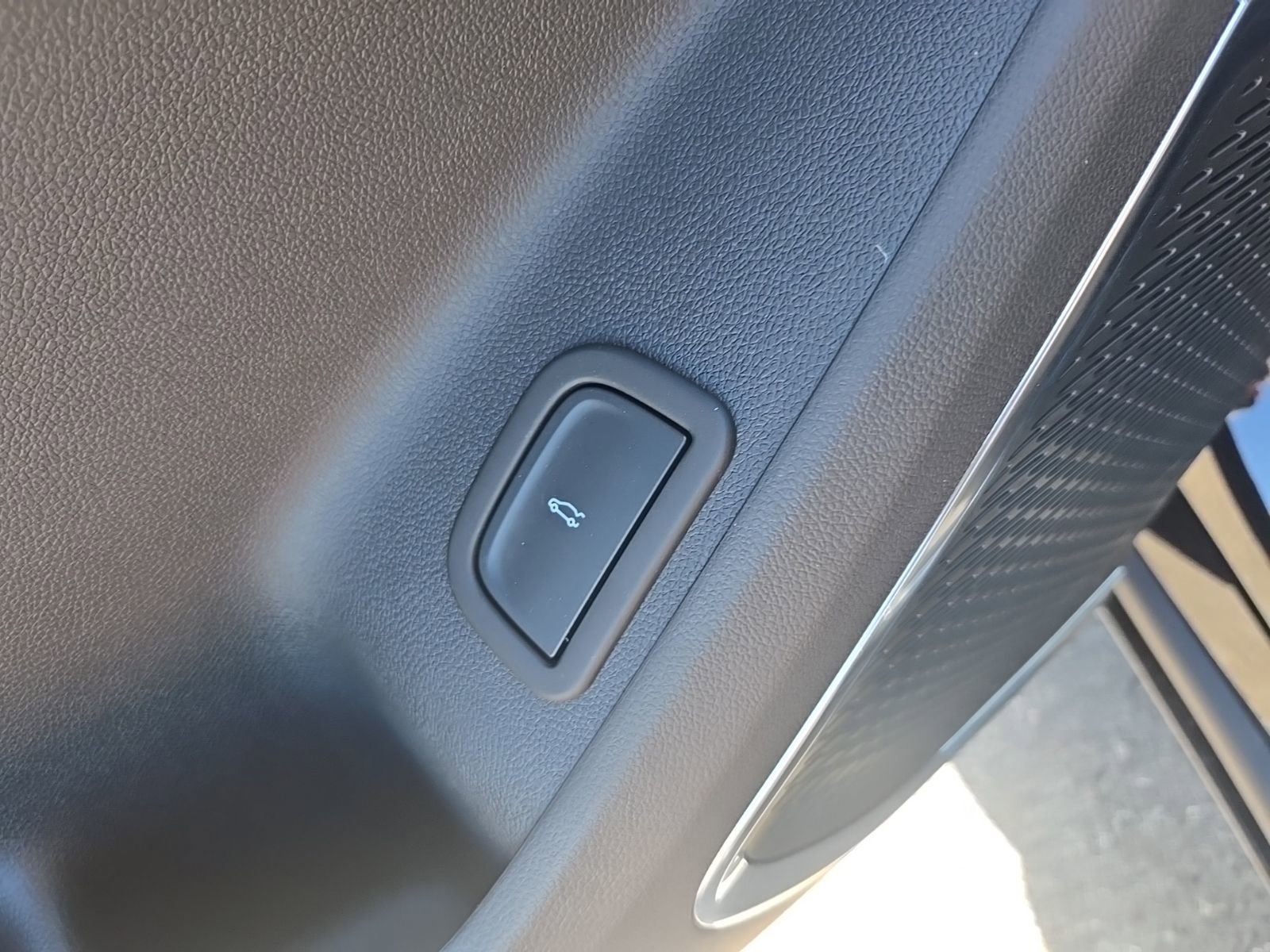 2026 GMC Acadia Denali - Photo 31
