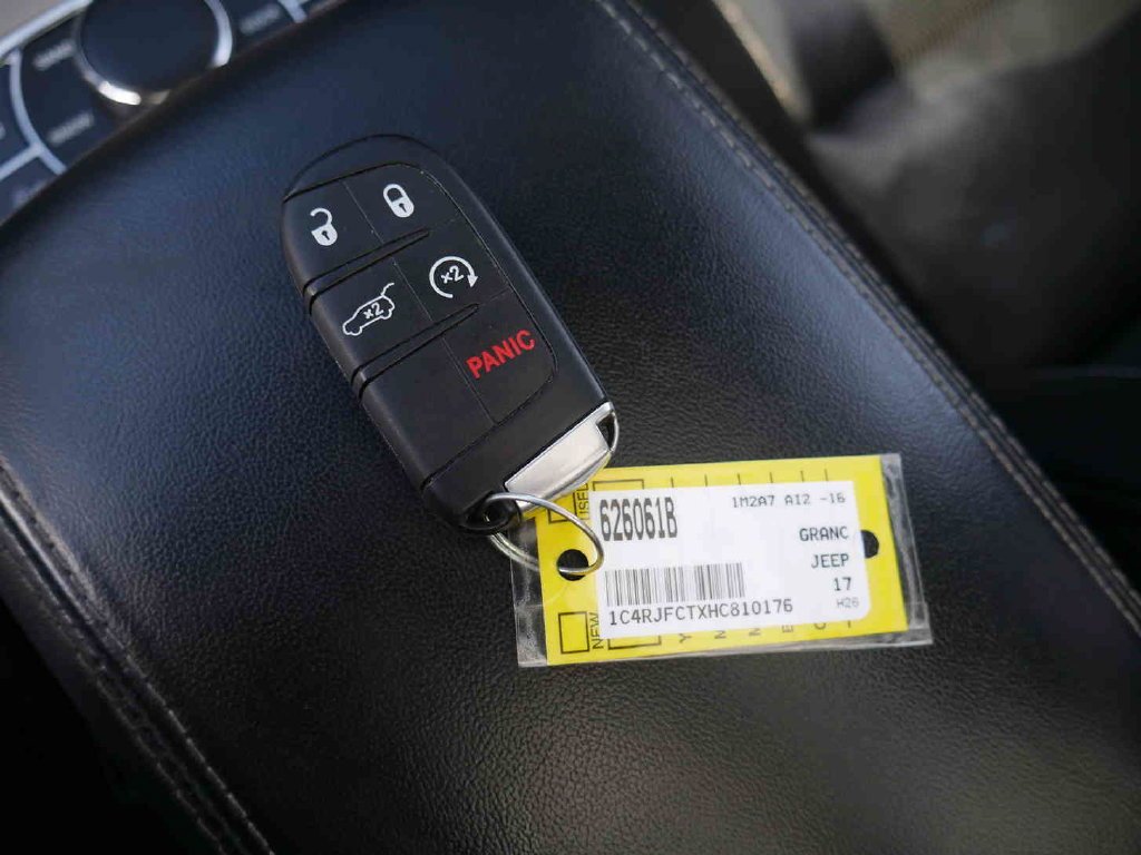 Used 2017 Red Jeep Overland image 33