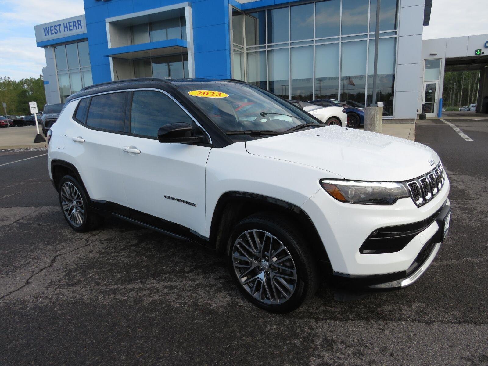 Used 2023 Bright White Clearcoat Jeep Limited image 4