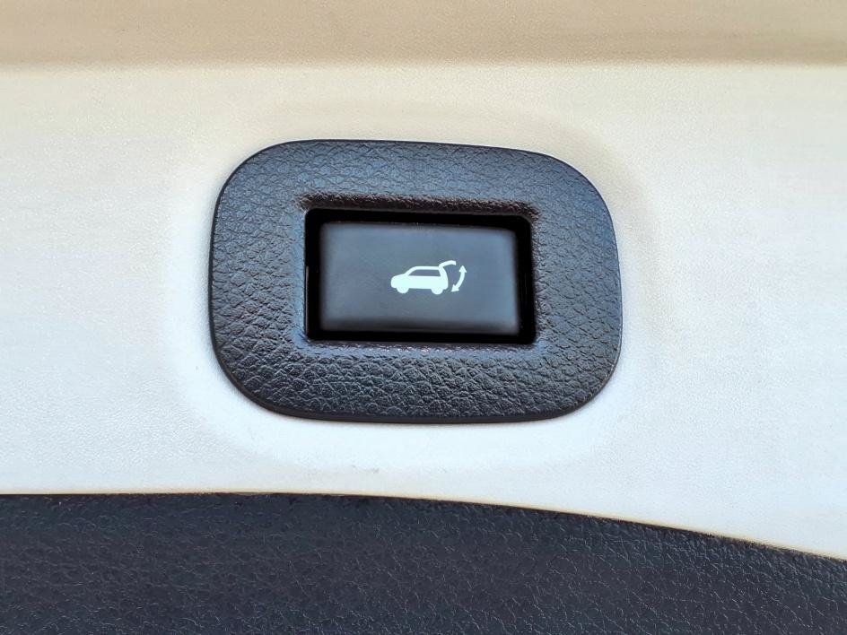 Used 2017 Brilliant Silver Nissan SV image 6