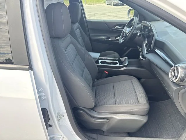2025 Chevrolet Equinox LT - Photo 23