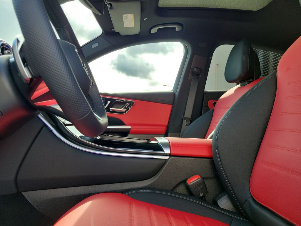 New 2027 MANUFAKTUR Patagonia Red Metallic Mercedes-Benz GLC 300 image 20