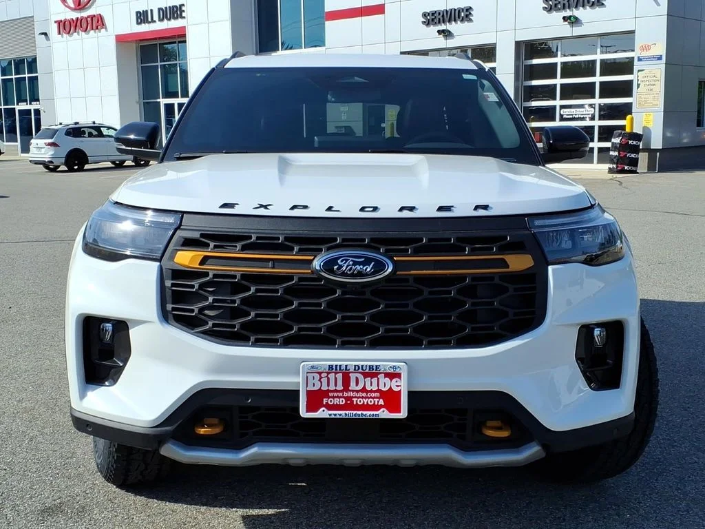 New 2026 Star White Metallic Tri-Coat Ford Tremor image 2