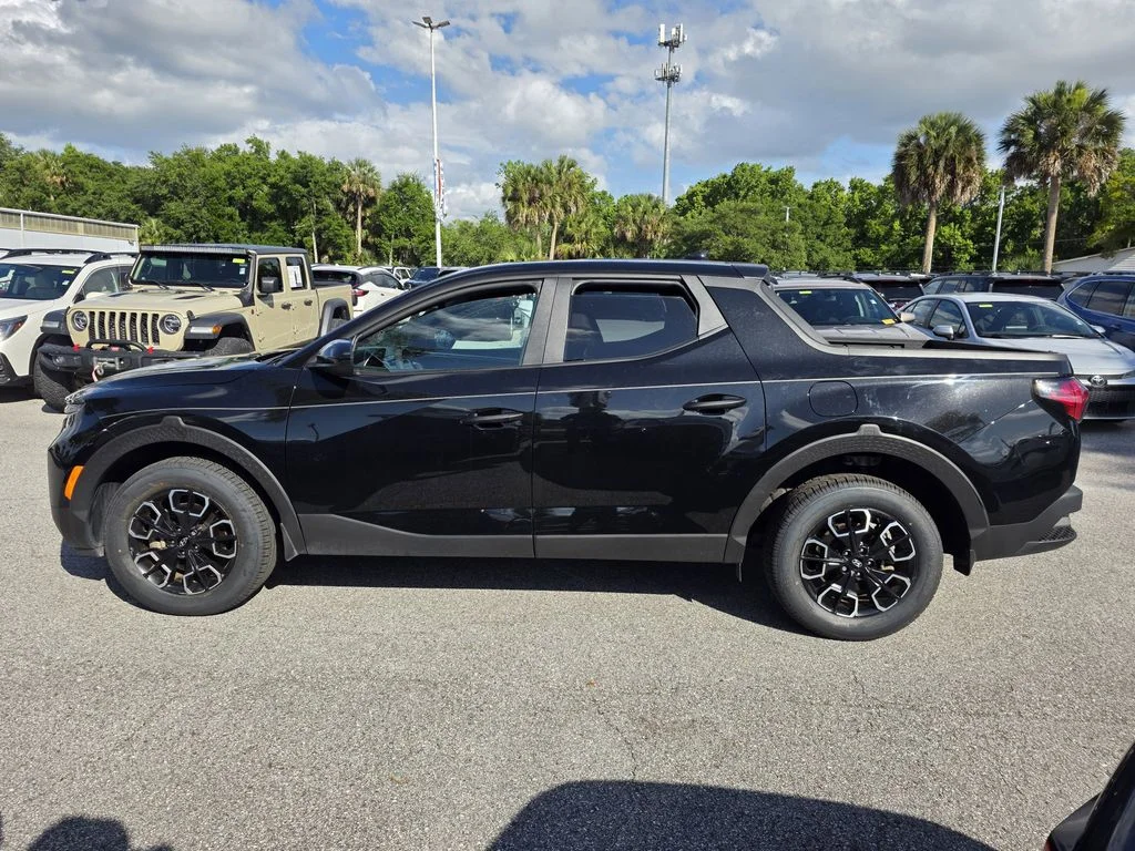 Used 2024 Black Hyundai SE image 5