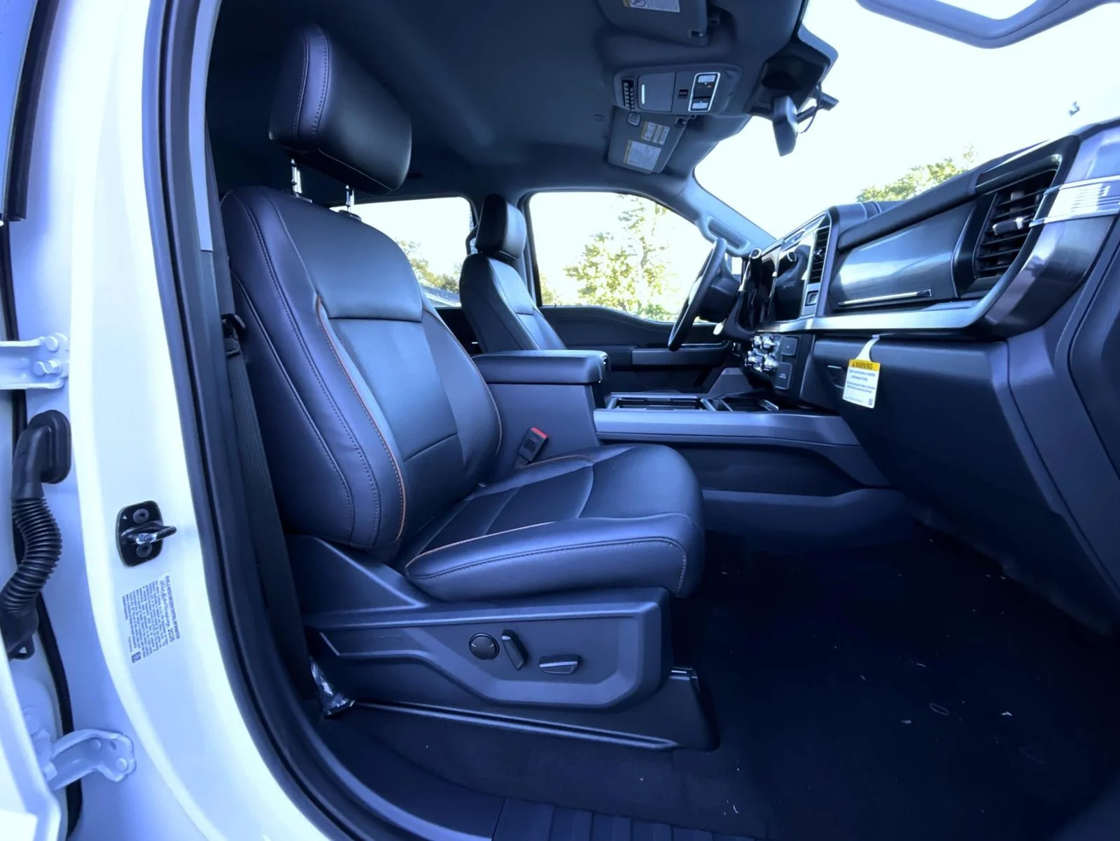 New 2027 White Ford Lariat image 19
