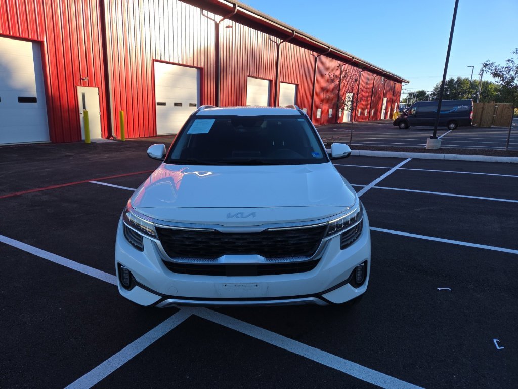Used 2023 White Kia SX image 2