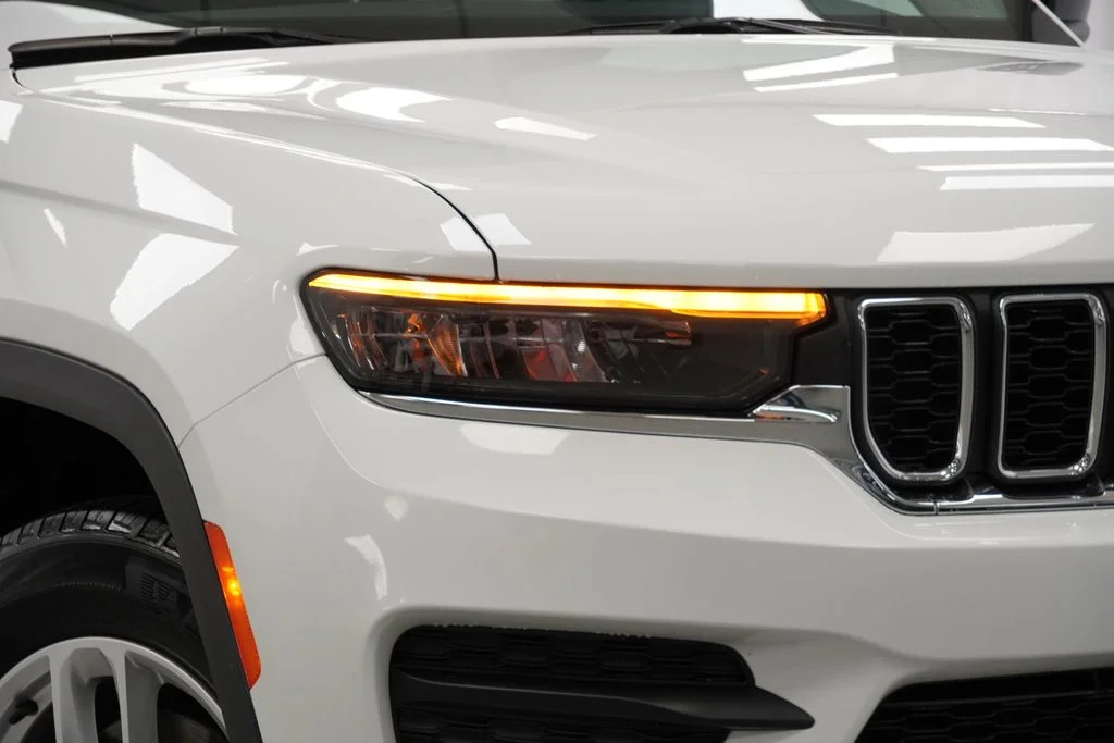 Certified Used 2023 White/off-white Jeep Laredo image 5