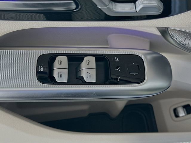 New 2026 MANUFAKTUR Moonlight White Metallic Mercedes-Benz GLC 300 image 49